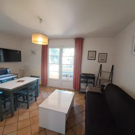 Grileg- Pour Des Ideales En Famille ! T2 Dans Avec Piscine Chauffee